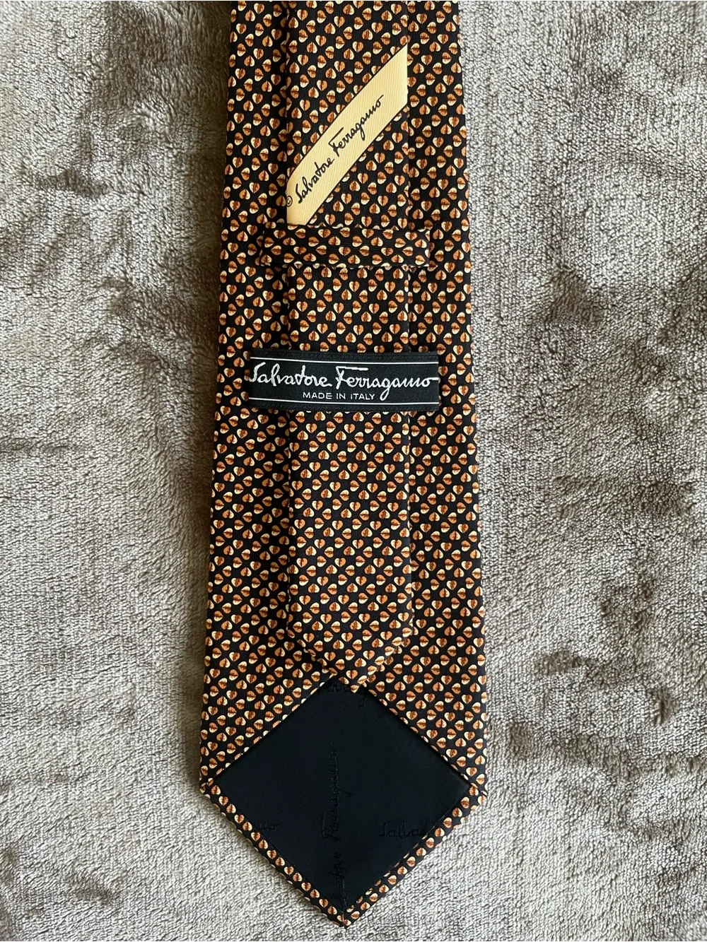 Salvatore Ferragamo 100% Silk Tie – Geometric Pattern – Italy